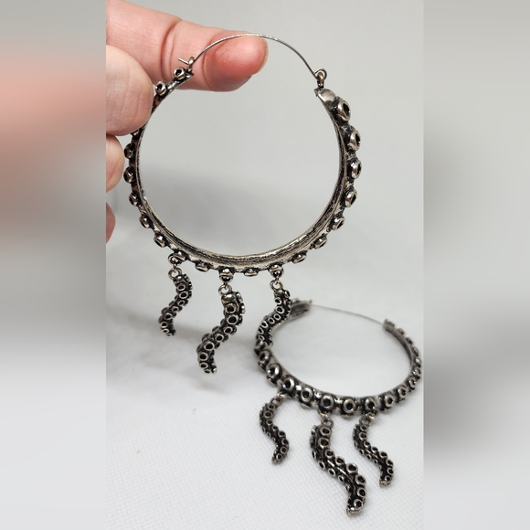 Plug hangers - Picture 3 of 3